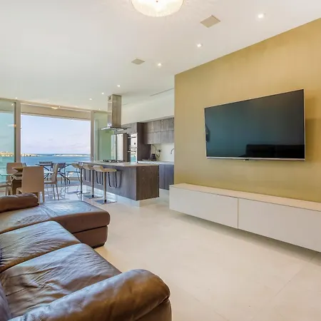 Stunning Beachdrop 3br With Amazing Views By 360 Estates