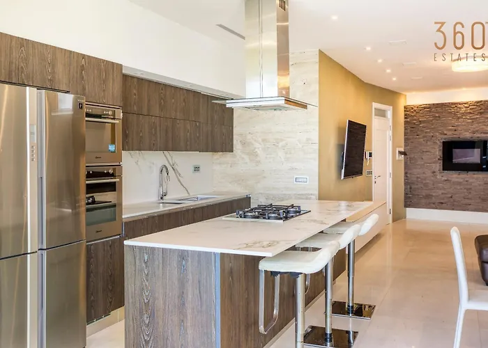 Stunning Beachdrop 3br With Amazing Views By 360 Estates *