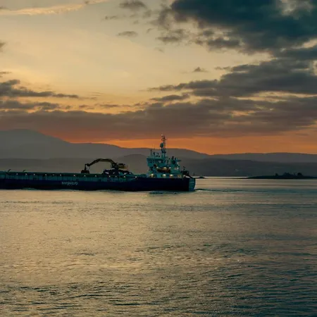 Apartman Stunning Beachdrop 3br With Amazing Views By 360 Estates *